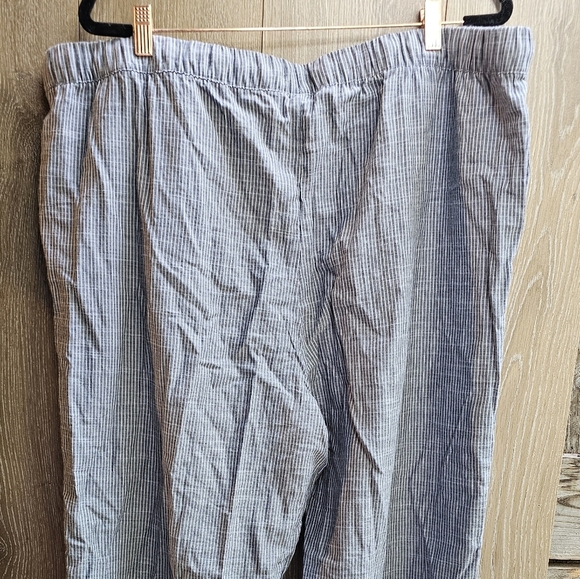 Levi's Grey and White Stripped Cotton Joggers Wide Leg Pants - Picture 5 of 6